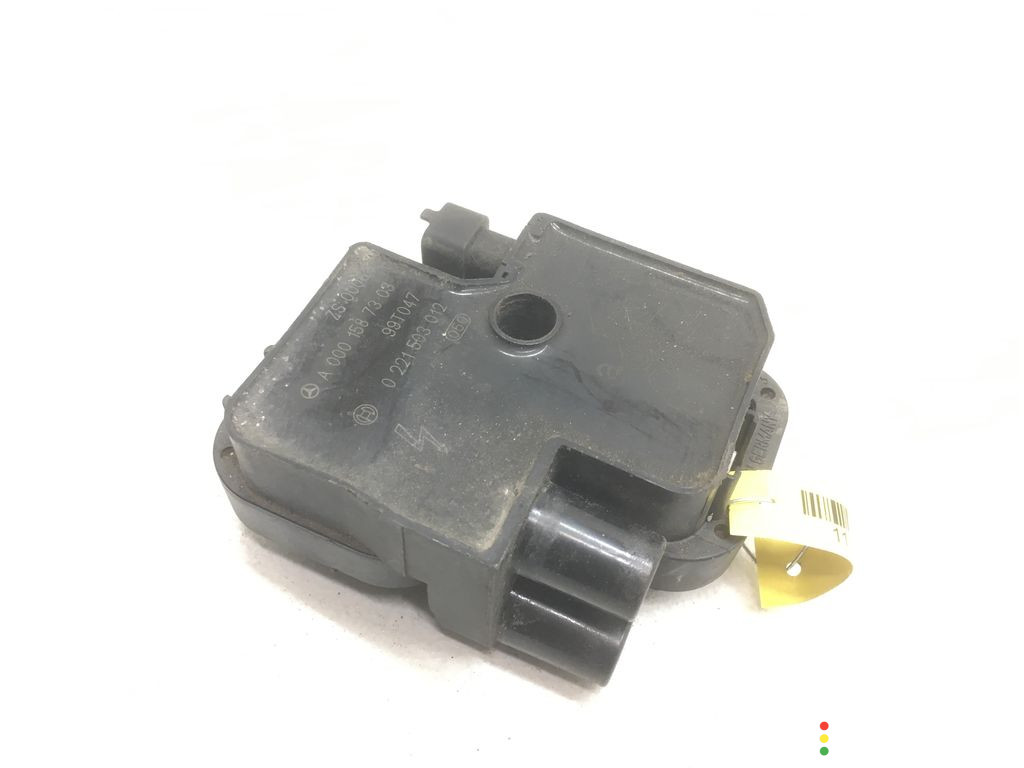 A0001587303, 0221503012, 0001587303 Катушка зажигания Mercedes C W202 1999г. - фото №1