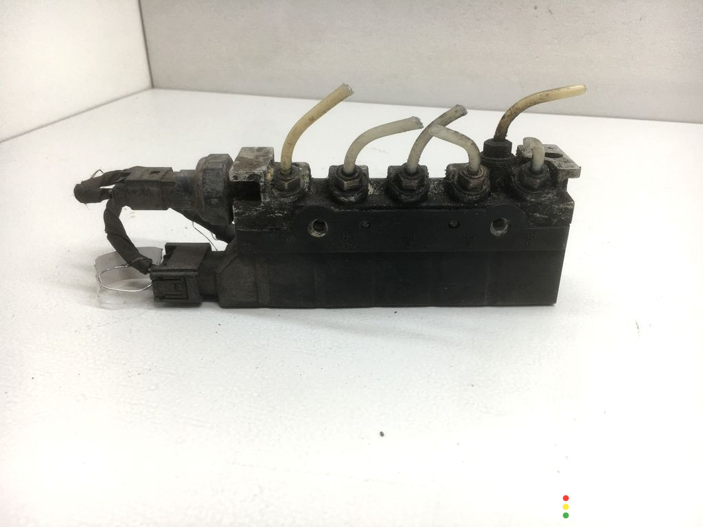 2203200258, 2205420118, A2205420118, A2203200258 Блок клапанов пневмоподвески Mercedes S W220 2004г. - фото №1