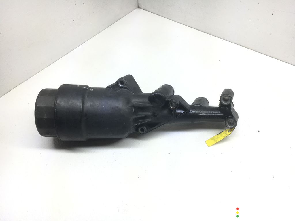 A6511800665, A6511801310, 6511800665, 6511801310 Крышка масляного стакана Mercedes C W205 2015г. - фото №2