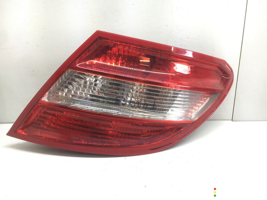 A2048200264, 2048200264, A2048201600, 2048201600 Фонарь задний правый Mercedes C W204 2010г. - фото №1