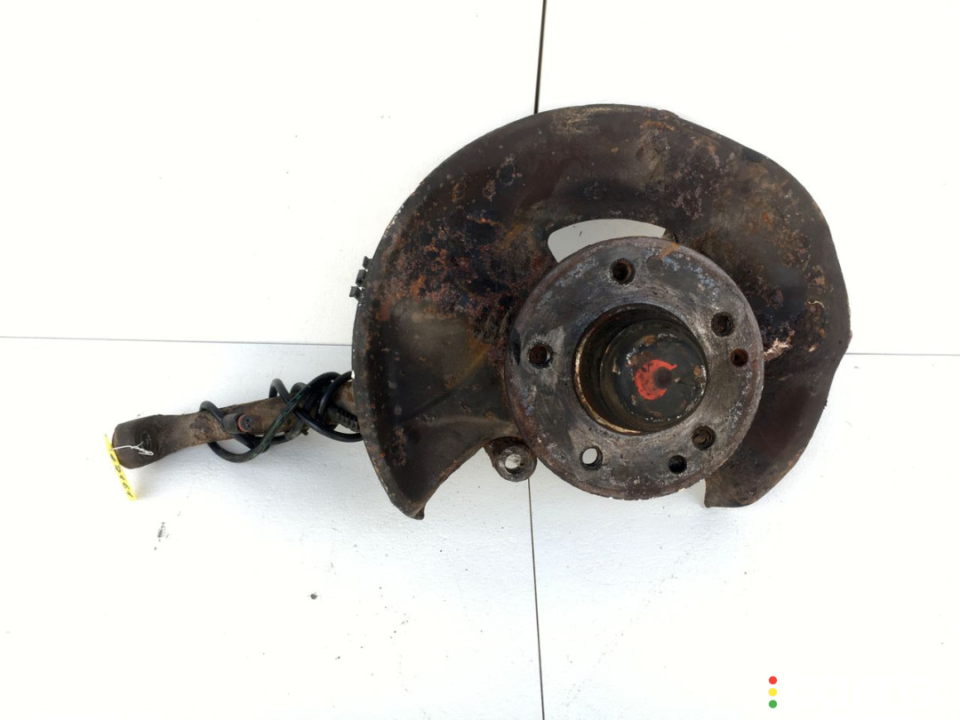 A2023300020, 2023300020, A2023300025, 2023300025 Кулак поворотный левый Mercedes C W202 1994г. - фото №1