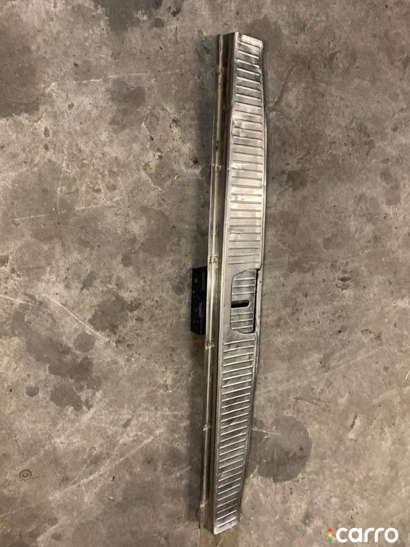 A2116900089 Накладка внутренняя на заднюю панель кузова Mercedes-Benz E W211/S211 2004г. - фото №2