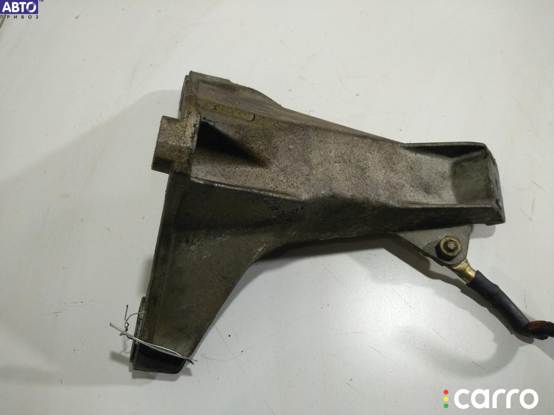 8D0199308F Кронштейн двигателя опорный Audi A4 B5 (1994-2001) 1996г. - фото №1