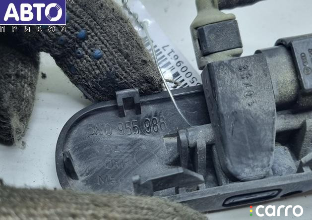 5M0955986 Форсунка омывателя Volkswagen Passat B6 2007г. - фото №3