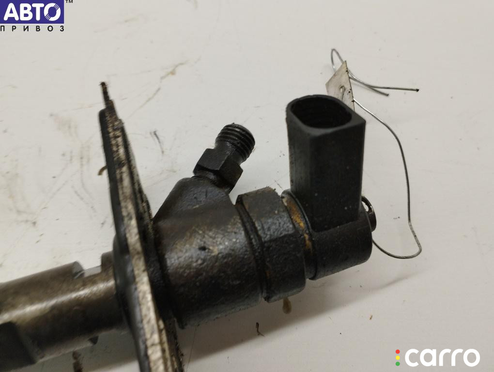 057130277M Форсунка топливная Audi A8 D3 (2002-2010) 2003г. - фото №2