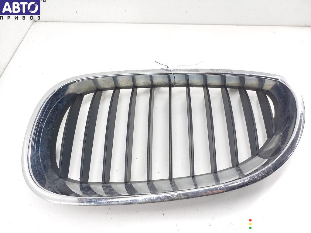 7027061, 70657701 Решетка радиатора BMW 5 E60/E61 (2003-2010) 2003г. - фото №1