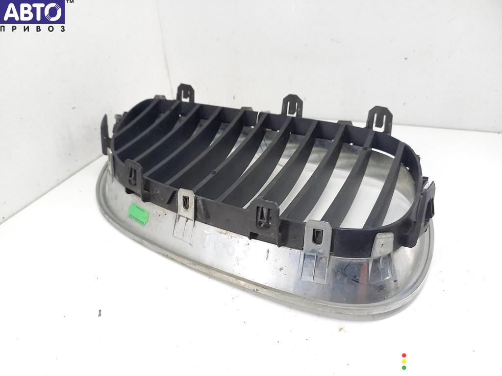 7027061, 70657701 Решетка радиатора BMW 5 E60/E61 (2003-2010) 2003г. - фото №3