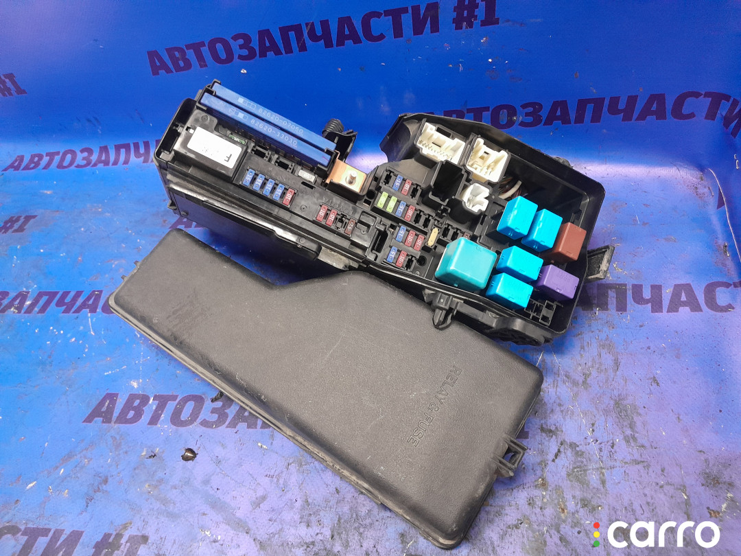 Блок предохранителей TOYOTA CAMRY - фото №1