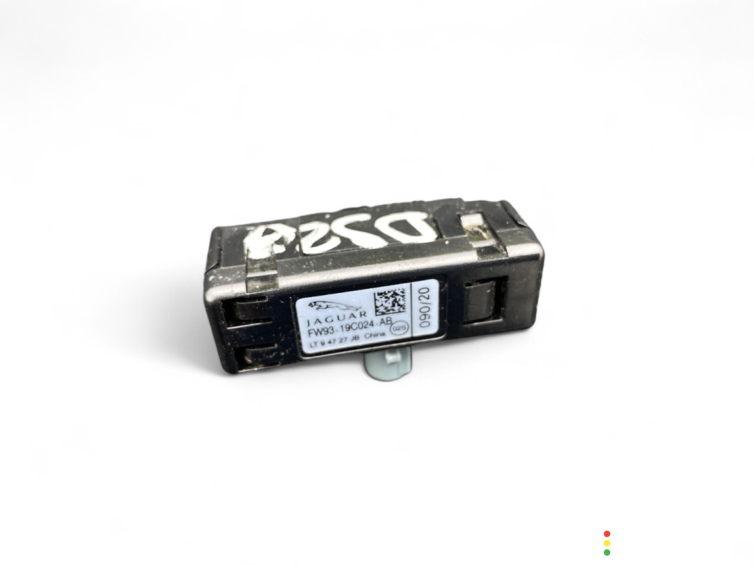 LR070173, FW9319C024AB Bluetooth антенна Land Rover Discovery Sport 2020г. - фото №2