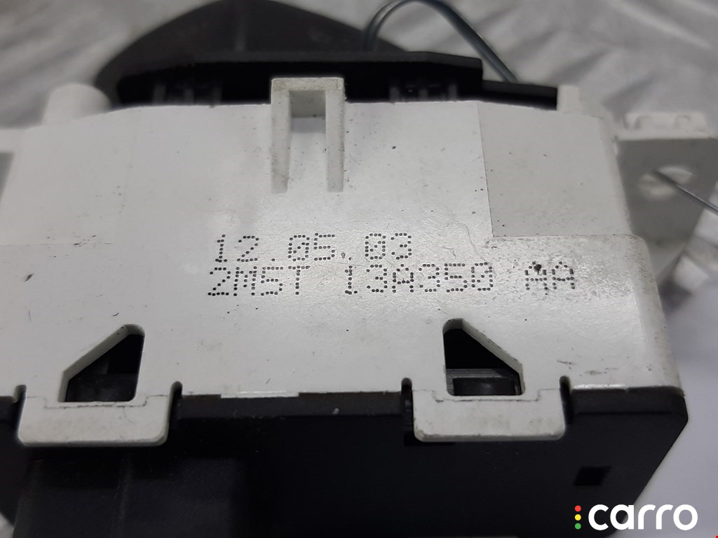 2M5T13A350AA, 1140002 Кнопка аварийной сигнализации Ford Focus 1998г. - фото №5