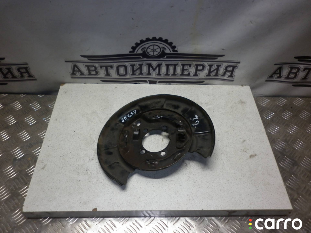 46504-47050 Защитный кожух тормозного механизма левый Toyota Prius V 2012г. - фото №1