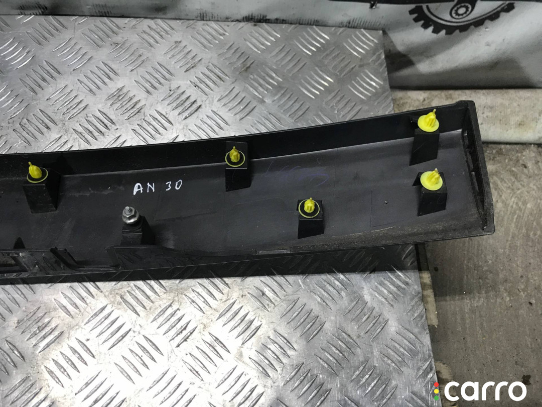 7680147070 Накладка двери (крышки) багажника Toyota Prius 3 2010г. - фото №2