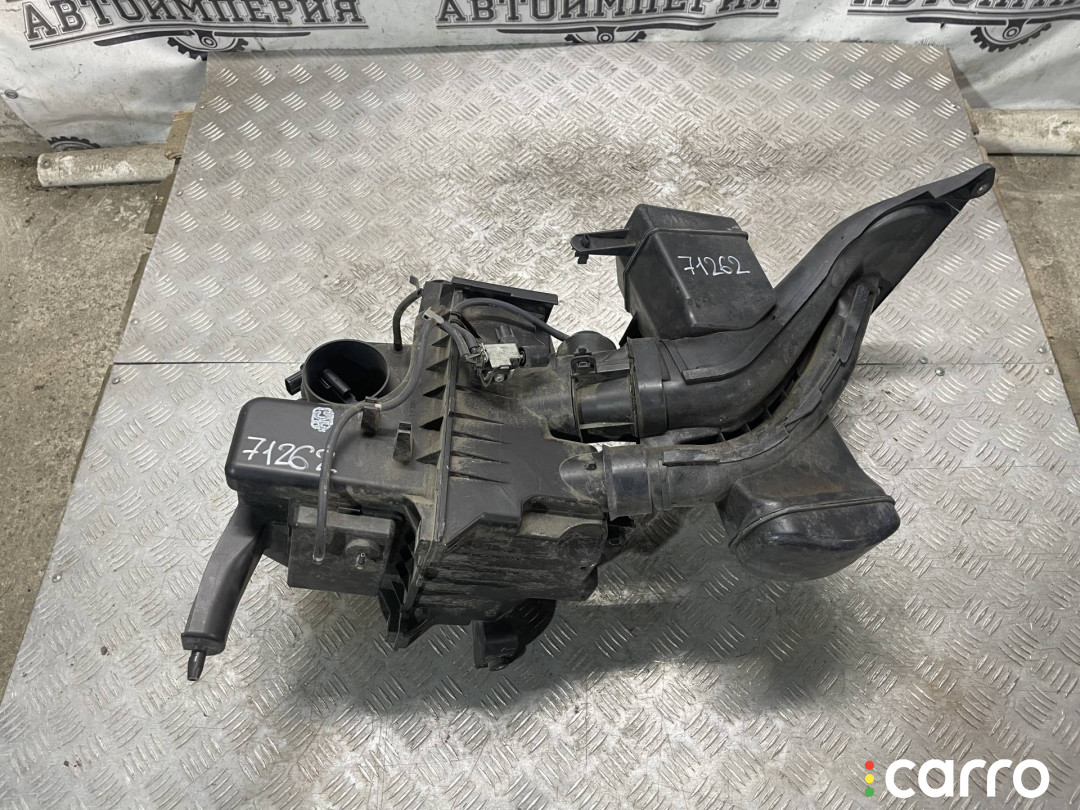 17711-0P021, 17711-0P022, 17711-0P023, 17750-0P010 Фильтр воздушный Toyota Sienna 3 2012г. - фото №1