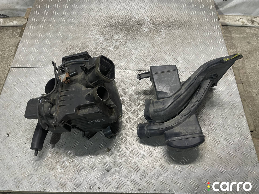 17711-0P021, 17711-0P022, 17711-0P023, 17750-0P010 Фильтр воздушный Toyota Sienna 3 2012г. - фото №1