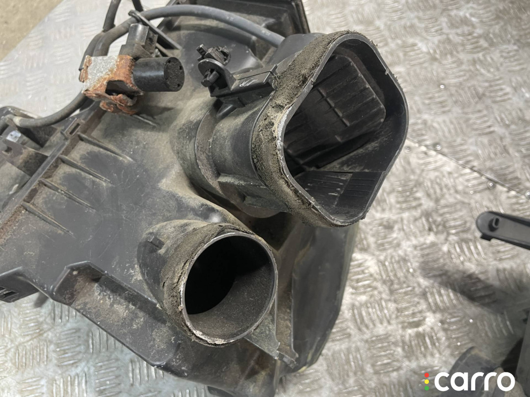 17711-0P021, 17711-0P022, 17711-0P023, 17750-0P010 Фильтр воздушный Toyota Sienna 3 2012г. - фото №7