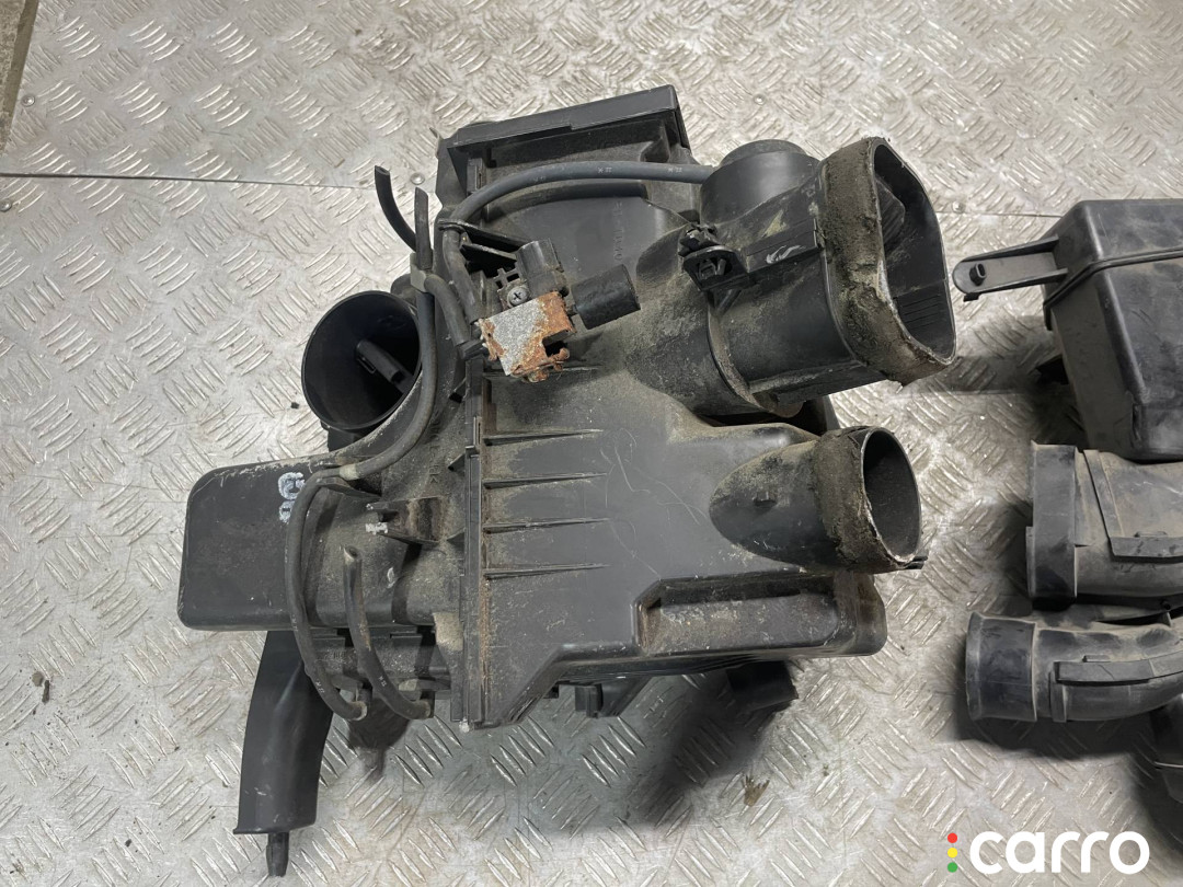 17711-0P021, 17711-0P022, 17711-0P023, 17750-0P010 Фильтр воздушный Toyota Sienna 3 2012г. - фото №11