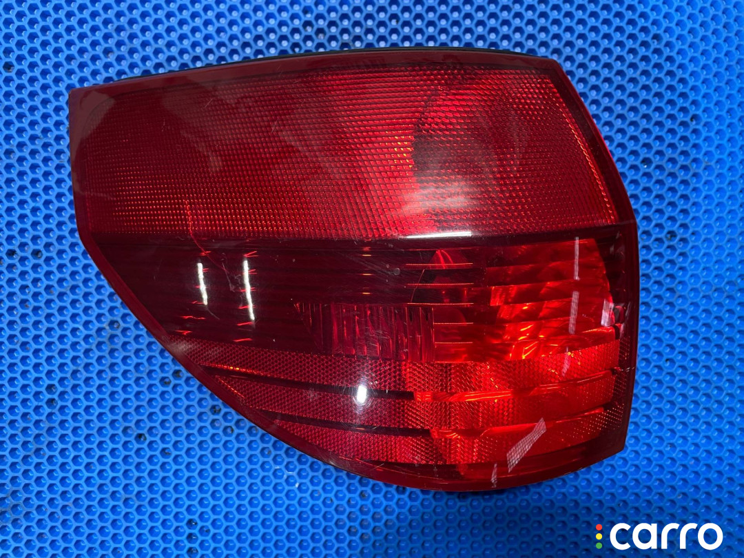 81560-AE010, 81560-AE020 фонарь задний левый Toyota Sienna 2 2005г. - фото №1