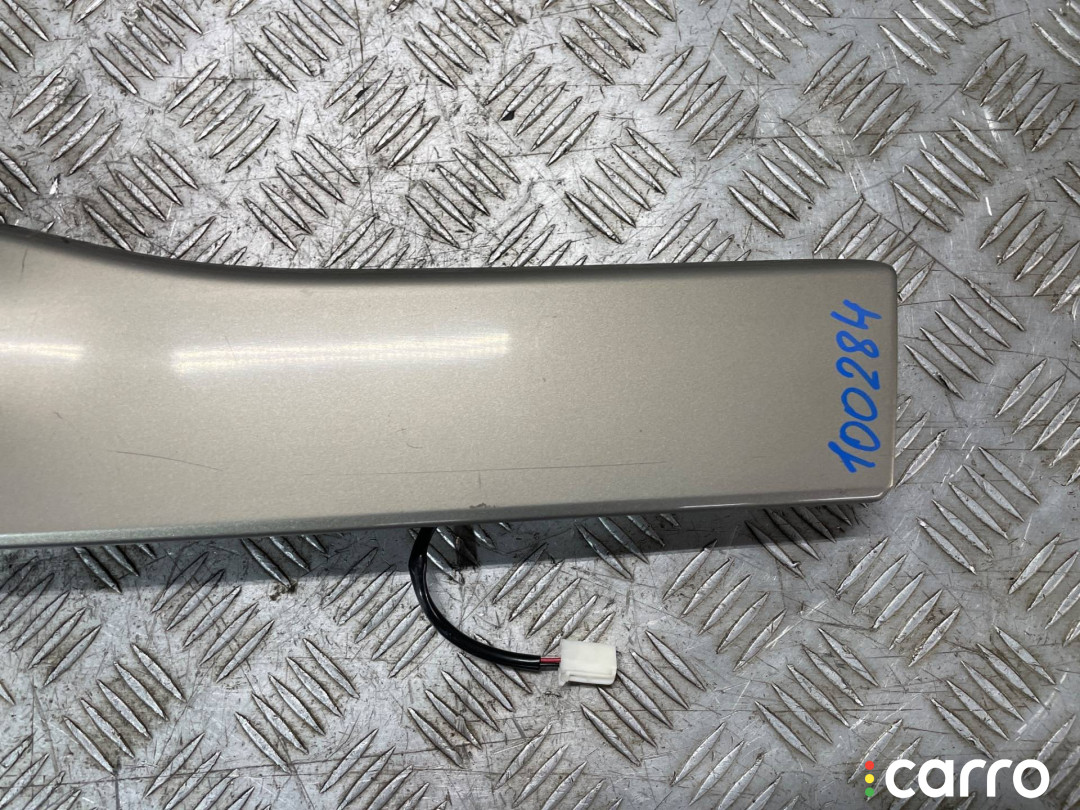 76801-47030, 76801-47050 Накладка двери (крышки) багажника Toyota Prius 2 2007г. - фото №4