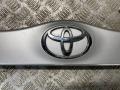 76801-47030, 76801-47050 Накладка двери (крышки) багажника Toyota Prius 2 2007г. - фото №3