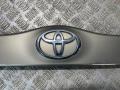 76801-47030, 76801-47050 Накладка двери (крышки) багажника Toyota Prius 2 2007г. - фото №3