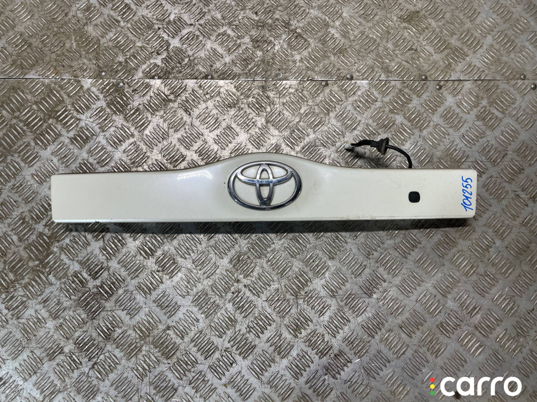 76801-47060 Накладка двери (крышки) багажника Toyota Prius 2 2007г. - фото №1