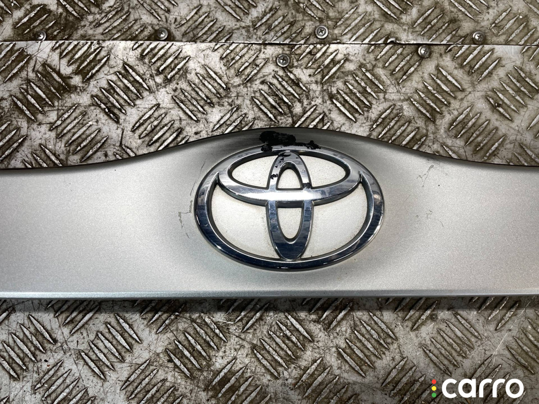 76801-47060 Накладка двери (крышки) багажника Toyota Prius 2 2007г. - фото №3