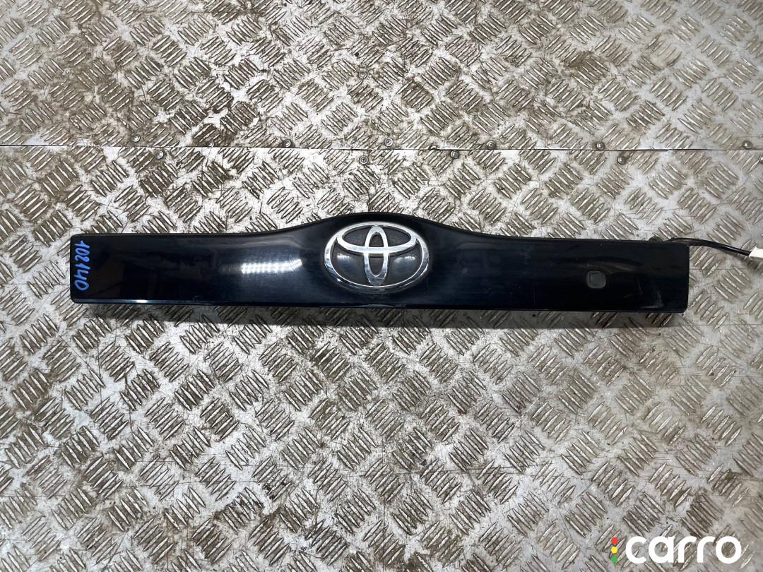 76801-47060 Накладка двери (крышки) багажника Toyota Prius 2 2007г. - фото №1