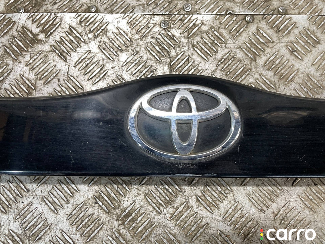 76801-47060 Накладка двери (крышки) багажника Toyota Prius 2 2007г. - фото №3