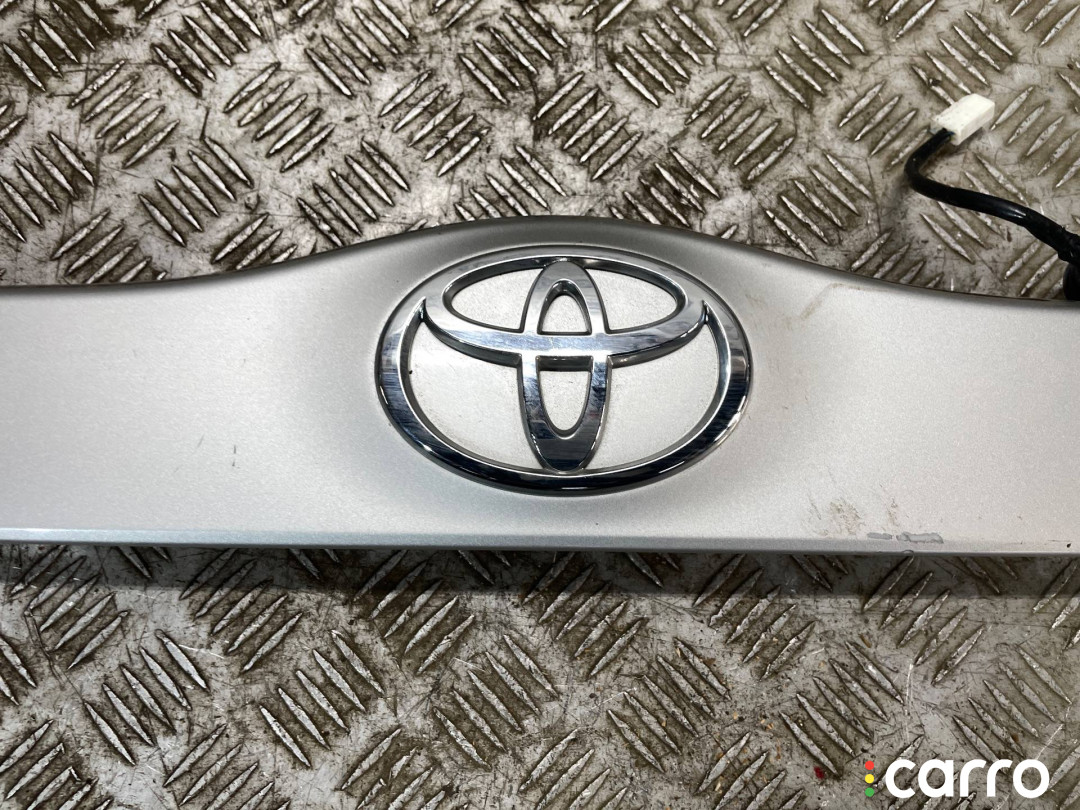 76801-47060 Накладка двери (крышки) багажника Toyota Prius 2 2007г. - фото №3