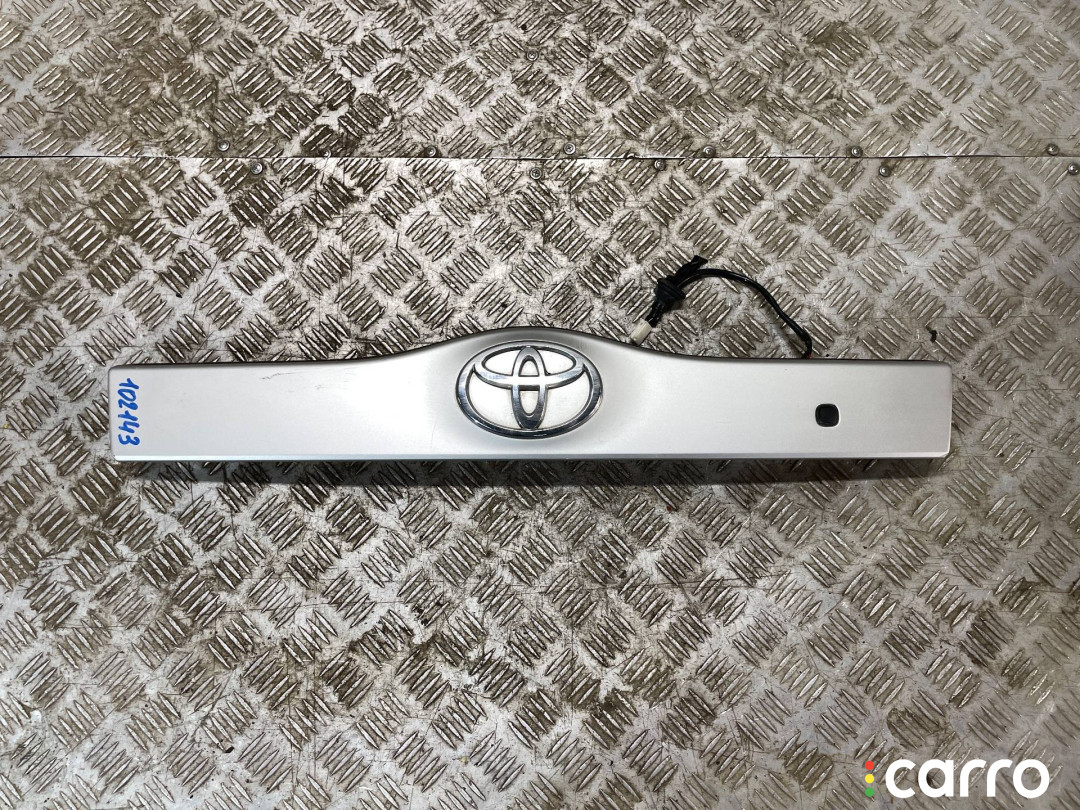 76801-47060 Накладка двери (крышки) багажника Toyota Prius 2 2007г. - фото №1