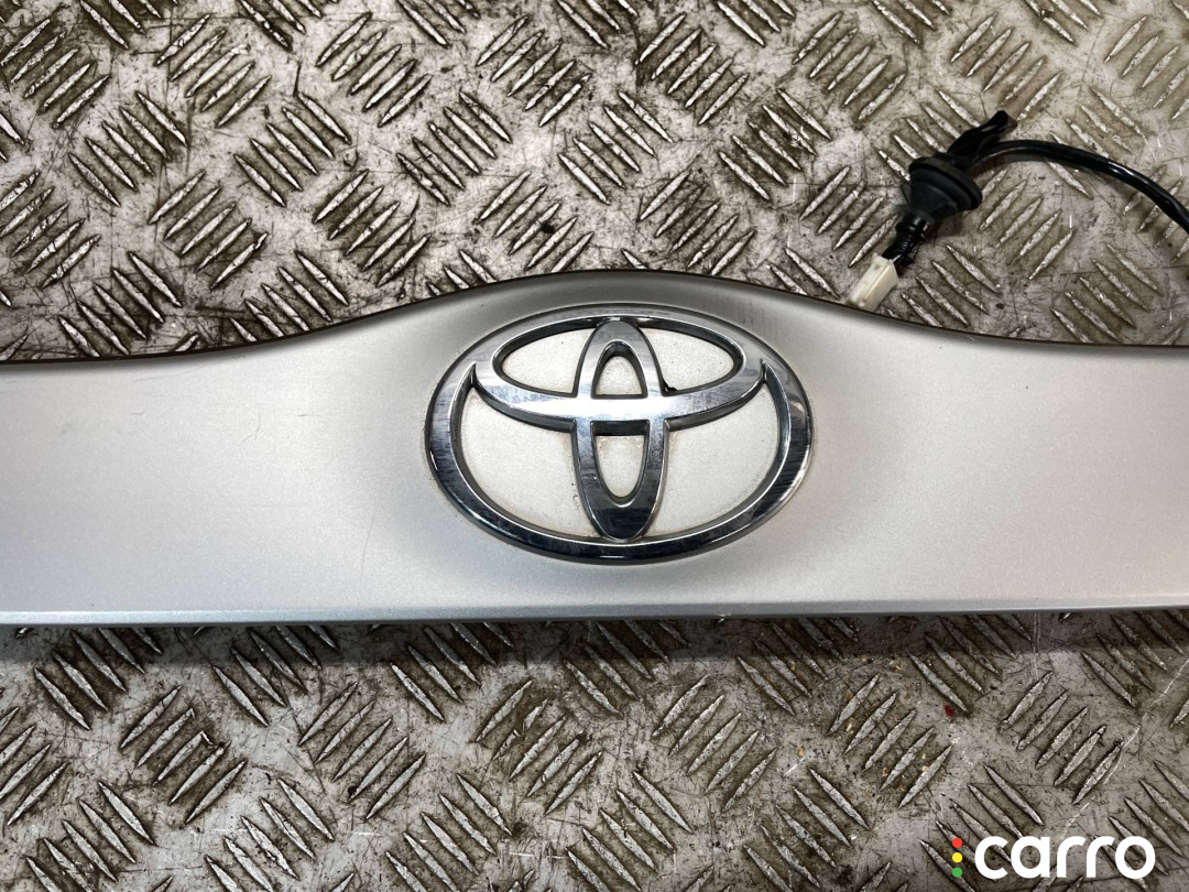 76801-47060 Накладка двери (крышки) багажника Toyota Prius 2 2007г. - фото №3