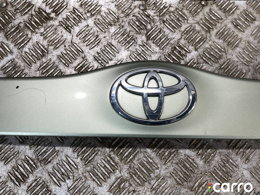 76801-47060 Накладка двери (крышки) багажника Toyota Prius 2 2007г. - фото №3