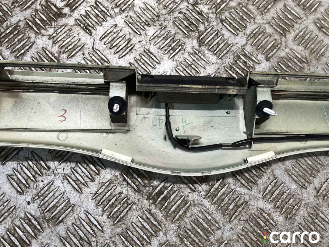 76801-47060 Накладка двери (крышки) багажника Toyota Prius 2 2007г. - фото №7