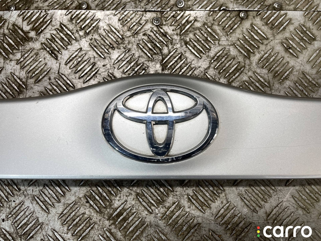 76801-47060 Накладка двери (крышки) багажника Toyota Prius 2 2007г. - фото №3