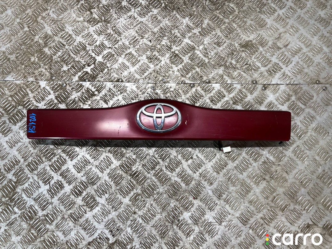 76801-47030, 76801-47050 Накладка двери (крышки) багажника Toyota Prius 2 2007г. - фото №1