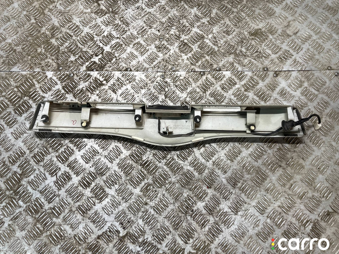 76801-47030, 76801-47050 Накладка двери (крышки) багажника Toyota Prius 2 2007г. - фото №5