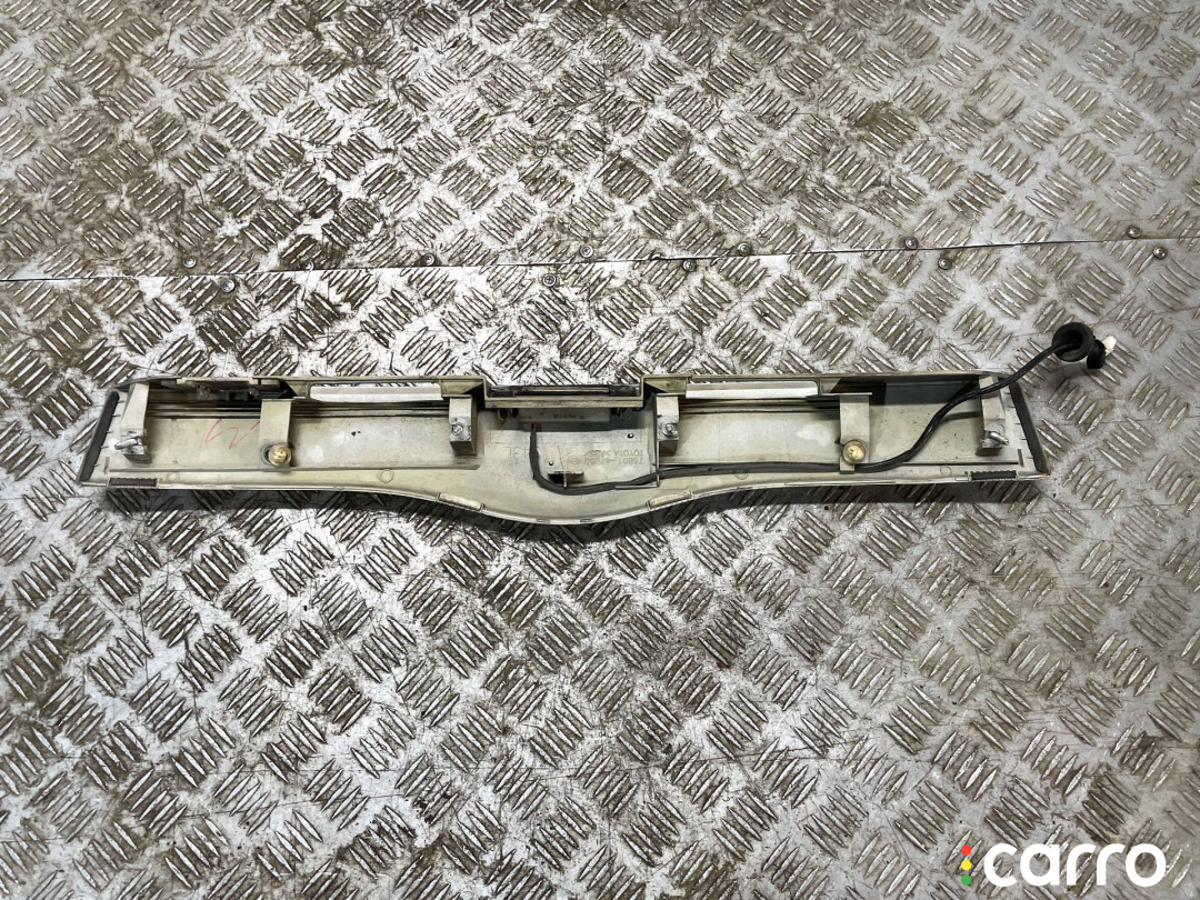 76801-47030, 76801-47050 Накладка двери (крышки) багажника Toyota Prius 2 2007г. - фото №5