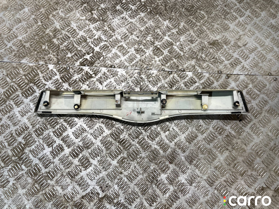 76801-47030, 76801-47050 Накладка двери (крышки) багажника Toyota Prius 2 2007г. - фото №5