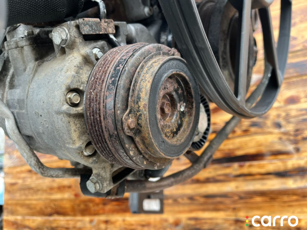 Компрессор кондиционера BMW 5 E39 2001г. - фото №2