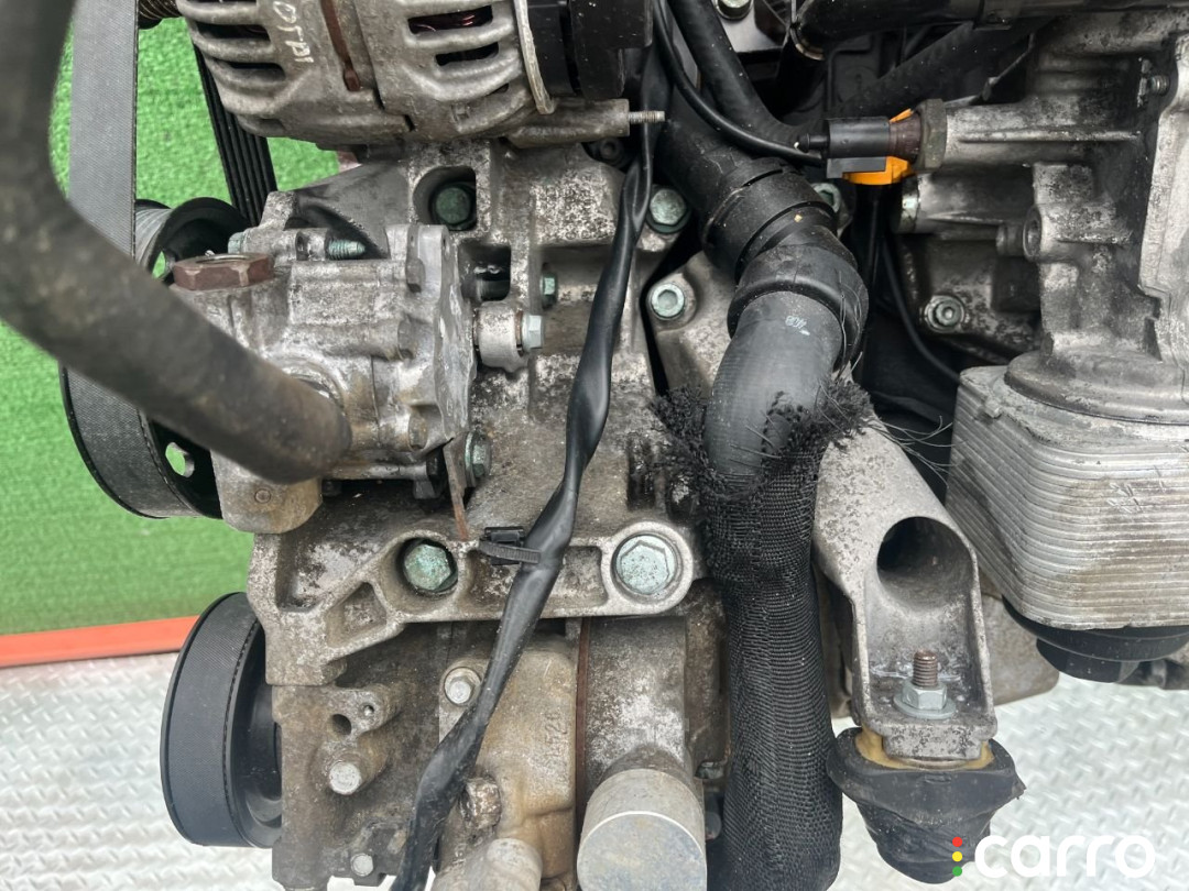 03G903143B Кронштейн генератора Volkswagen Passat 2001г. - фото №1
