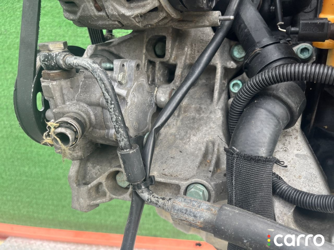 03G903143B Кронштейн генератора Volkswagen Passat 2001г. - фото №1