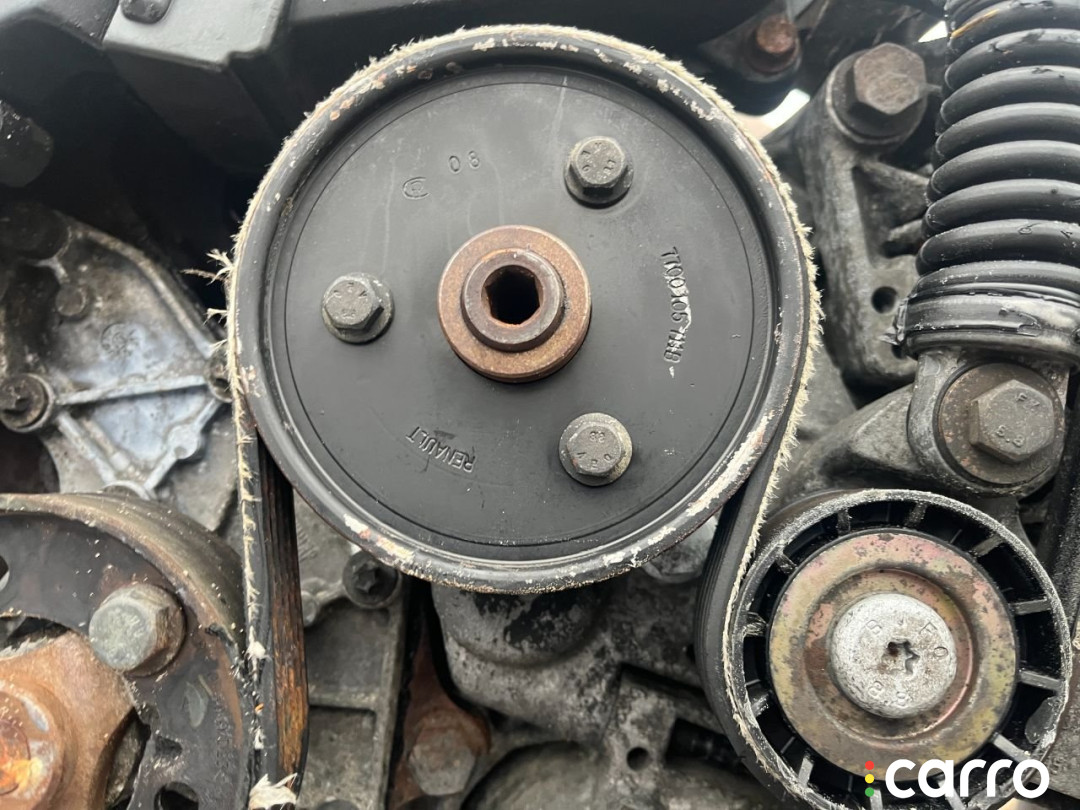 7700105711B Насос гидроусилителя руля Renault Scenic 2001г. - фото №1