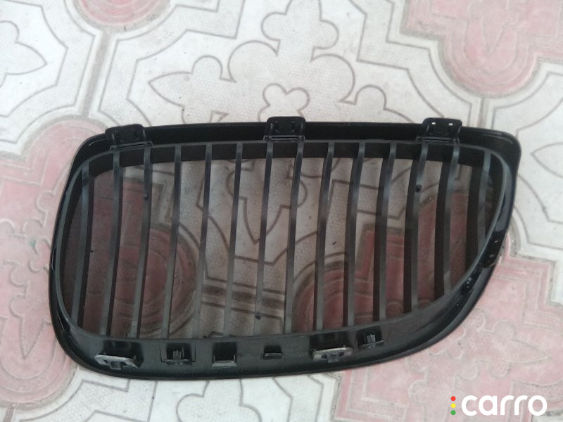 51137157278 Решетка радиатора BMW 3 Series 2006г. - фото №1