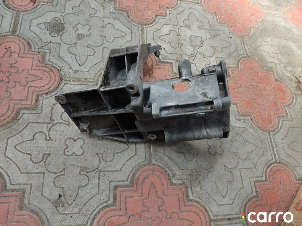 64551433562 Кронштейн компрессора кондиционера BMW 740i 2000г. - фото №1