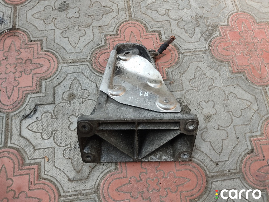 22116766858 Кронштейн двигателя BMW 530 2004г. - фото №1