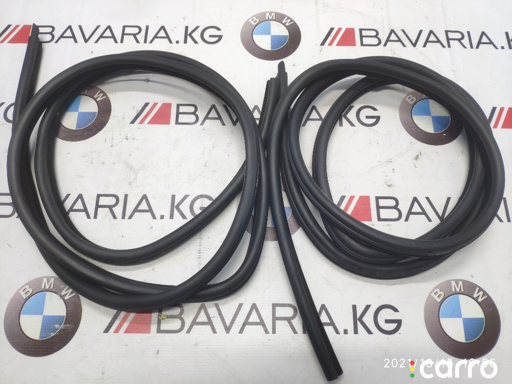 51727122433 Уплотнитель двери на кузове BMW 5 series 2003г. - фото №1