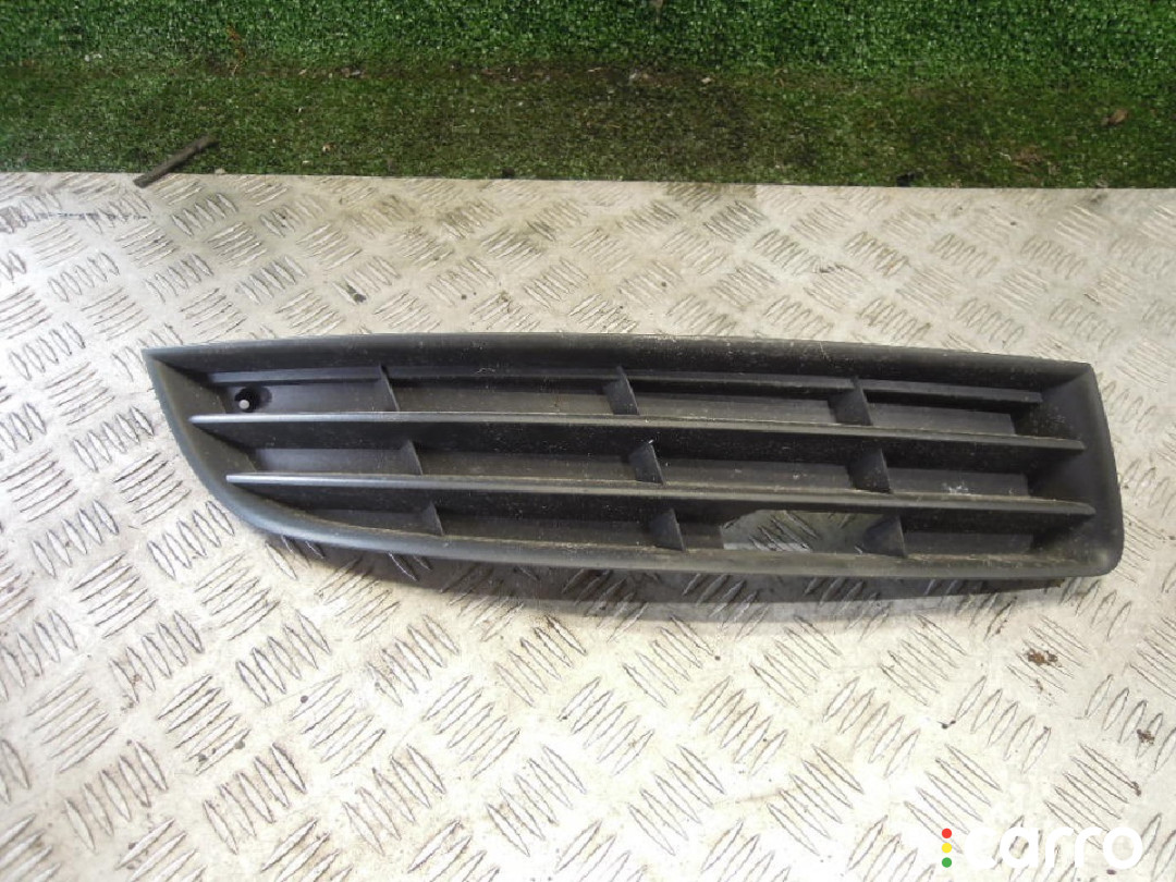 Заглушка (решетка) в бампер Volkswagen Passat B6 2006г. - фото №1
