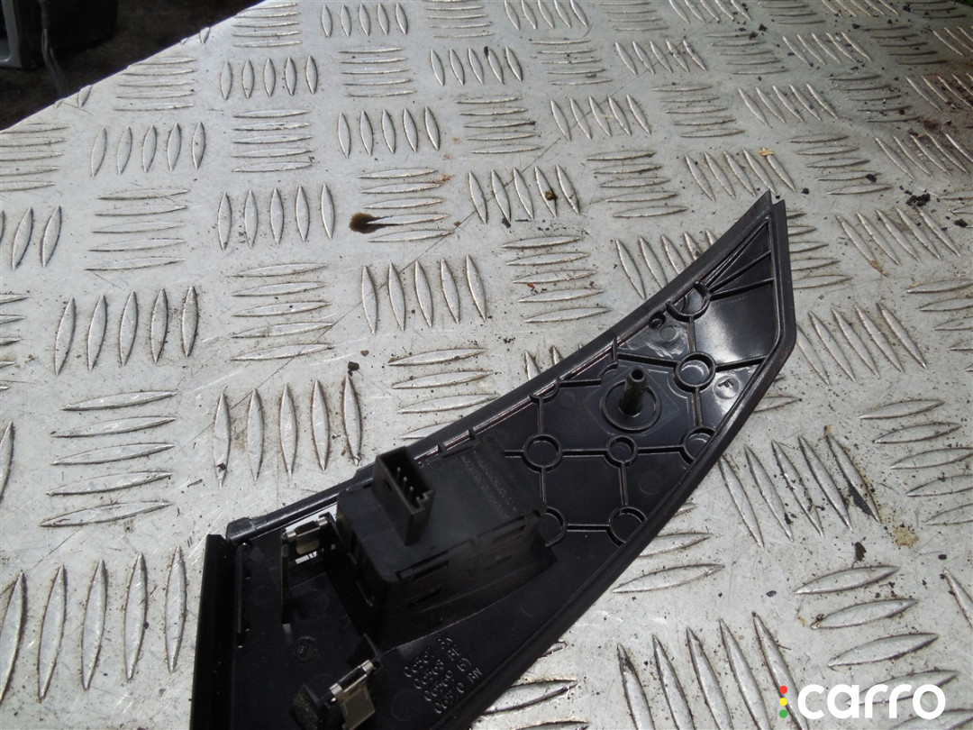 Кнопка стеклоподъемника BMW 5 E60/E61 2006г. - фото №2