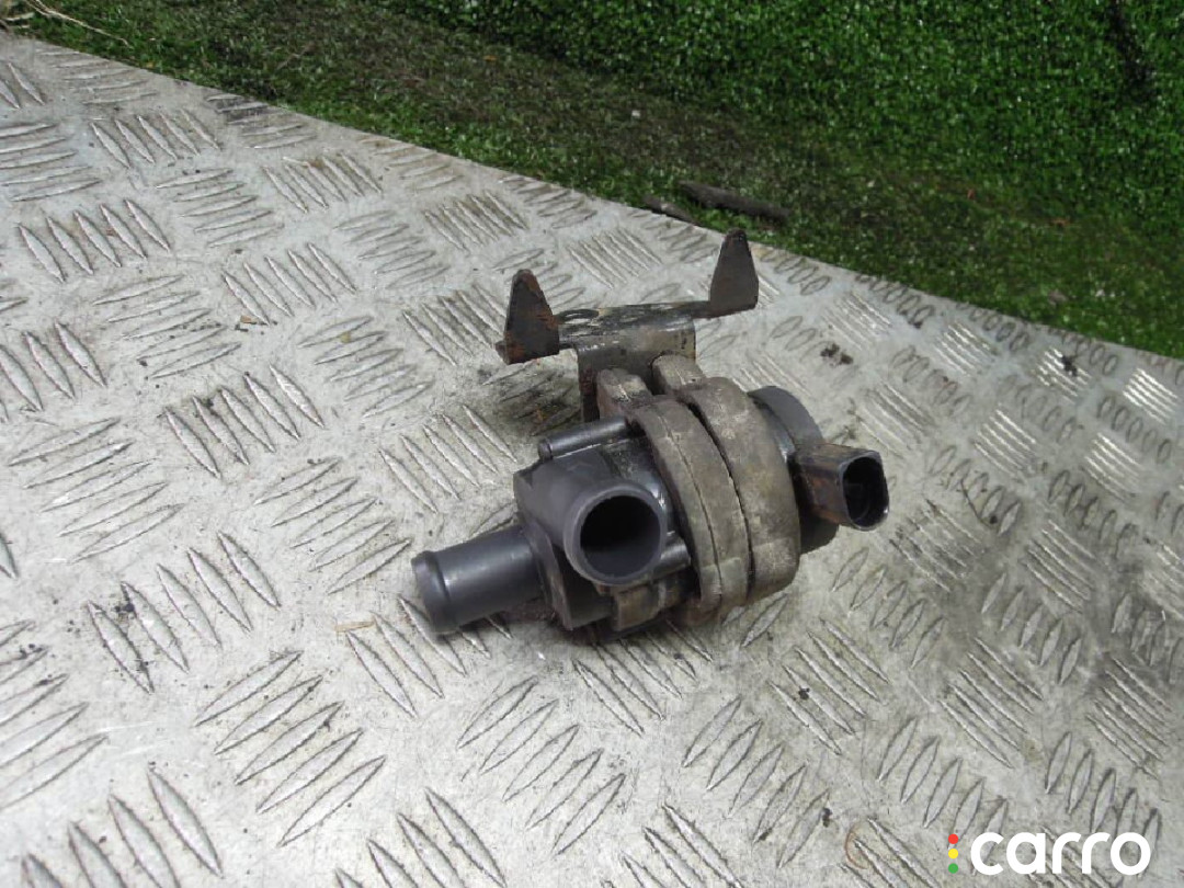 7L0965561D Насос антифриза дополнительный Volkswagen Touareg 2007г. - фото №1