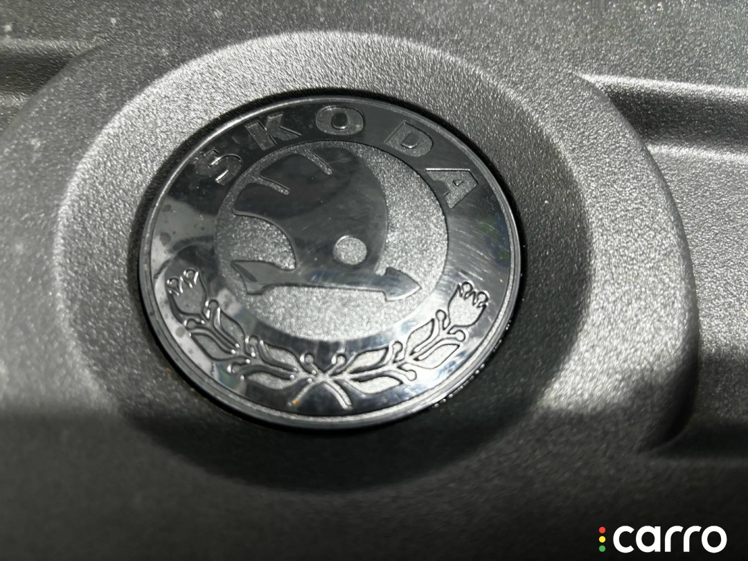 03L103925 Декоративная крышка двигателя Skoda Octavia 2 (A5) 2012г. - фото №5